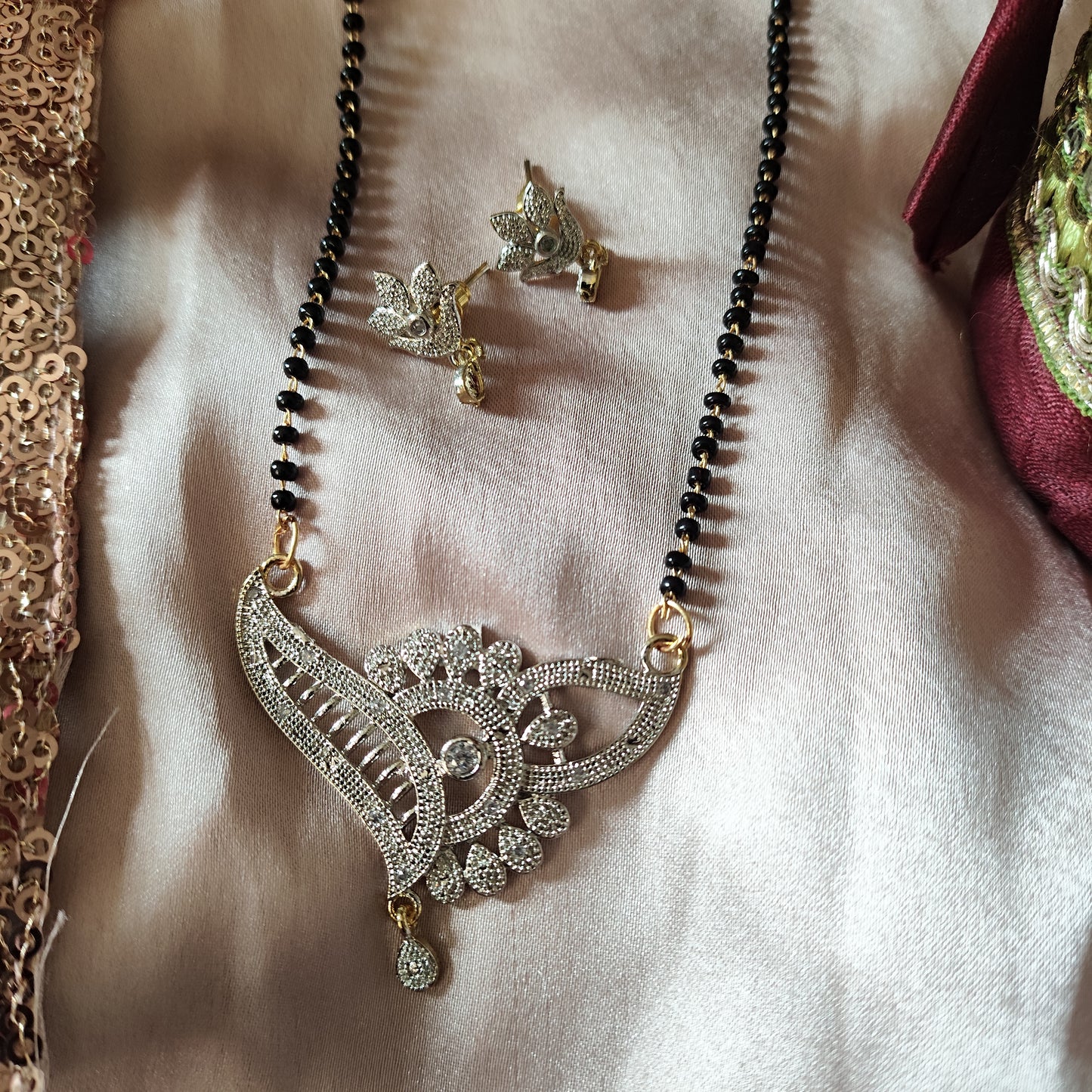 Amrithaar American Diamond Mangalsutra (White)