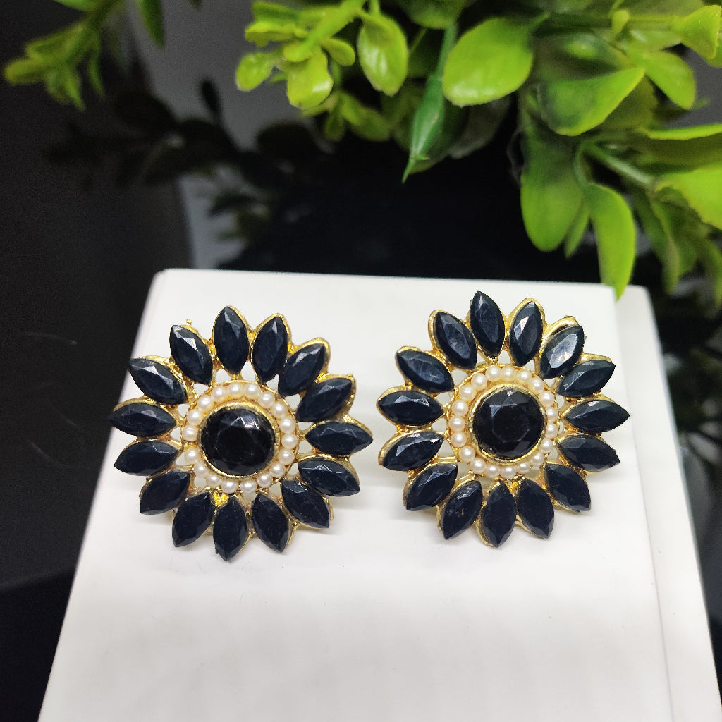 Black and Pearl Zirconia Studs Earrings