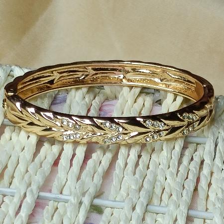 Charming Chudi Bracelets (Gold)