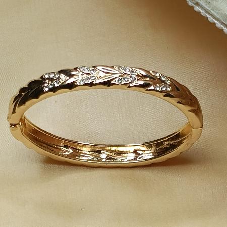 Charming Chudi Bracelets (Gold)