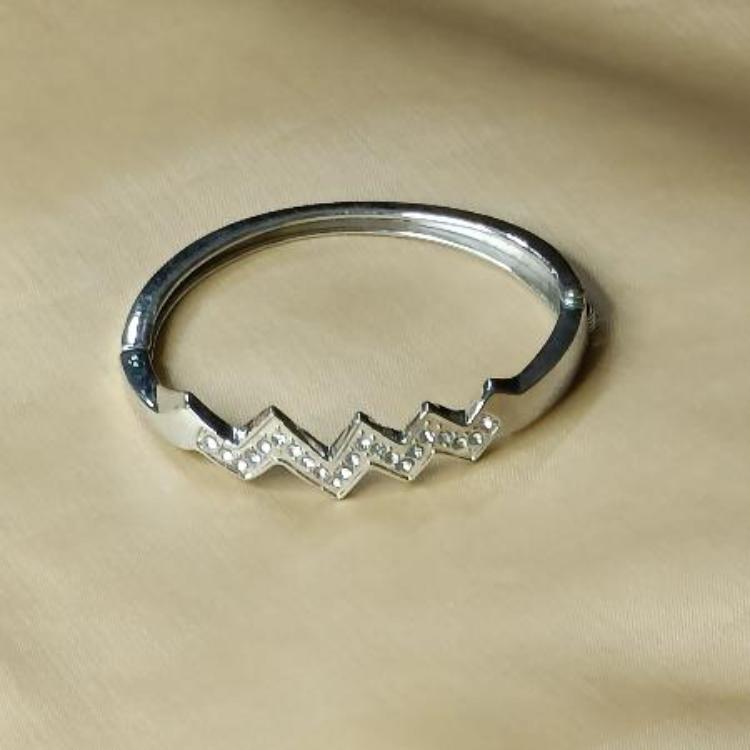 Glittering Twirl Korean Fashion Bracelet (S)
