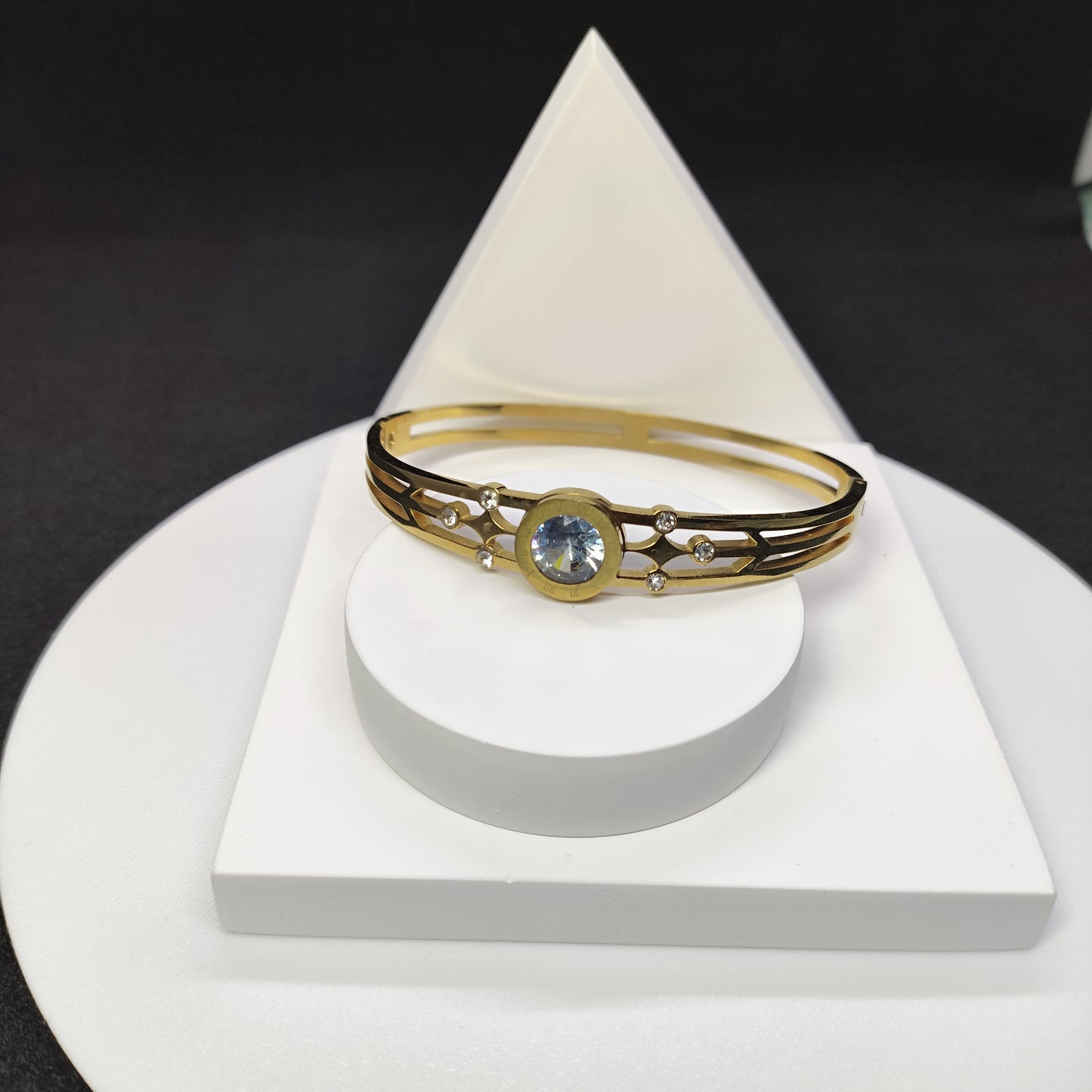 Golden Elegance Crystal Bracelet