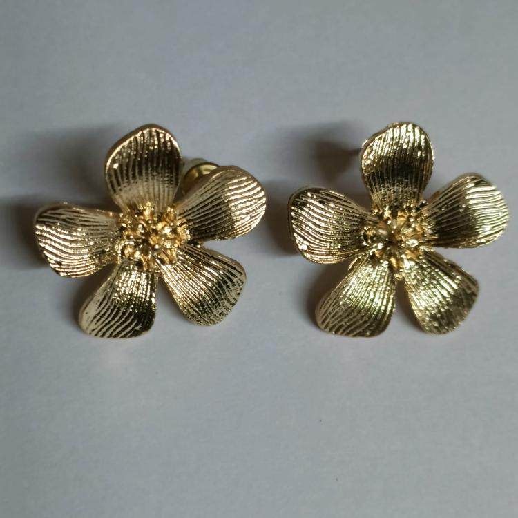 Golden Petals Stud Minimal Korean Fashion Earrings