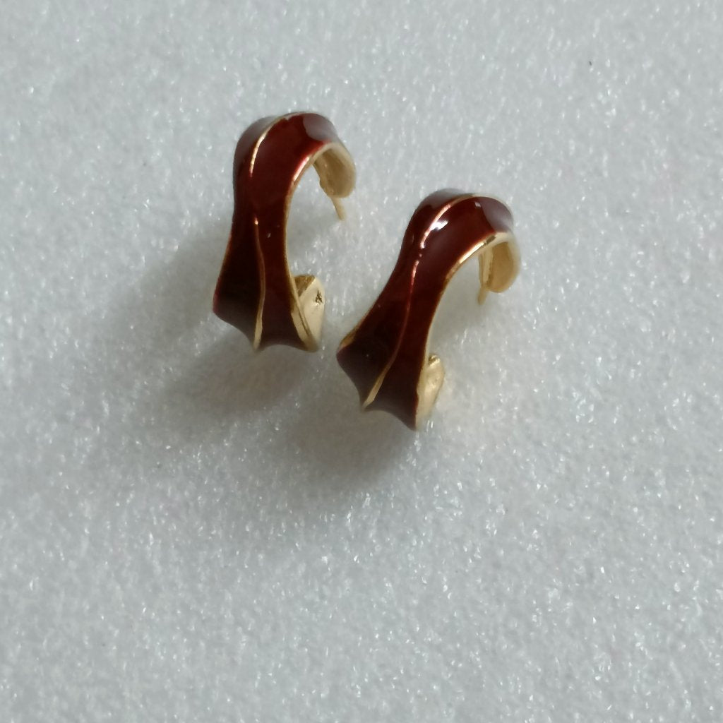Golden enamel twisted hoop Korean Fashion earrings