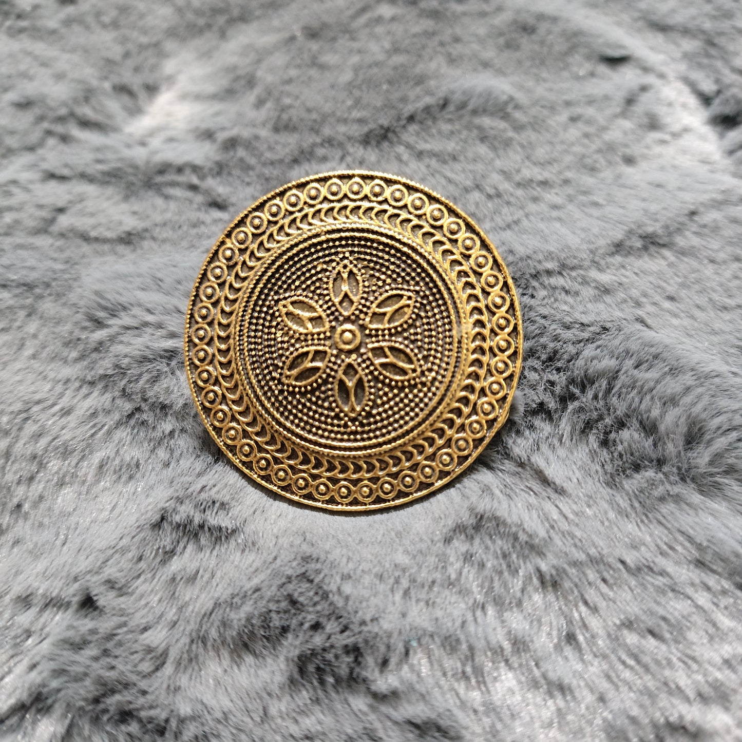 Golden Antique Daisy Ring