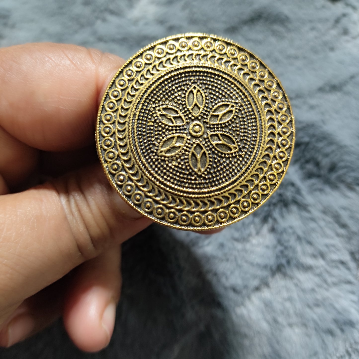 Golden Antique Daisy Ring