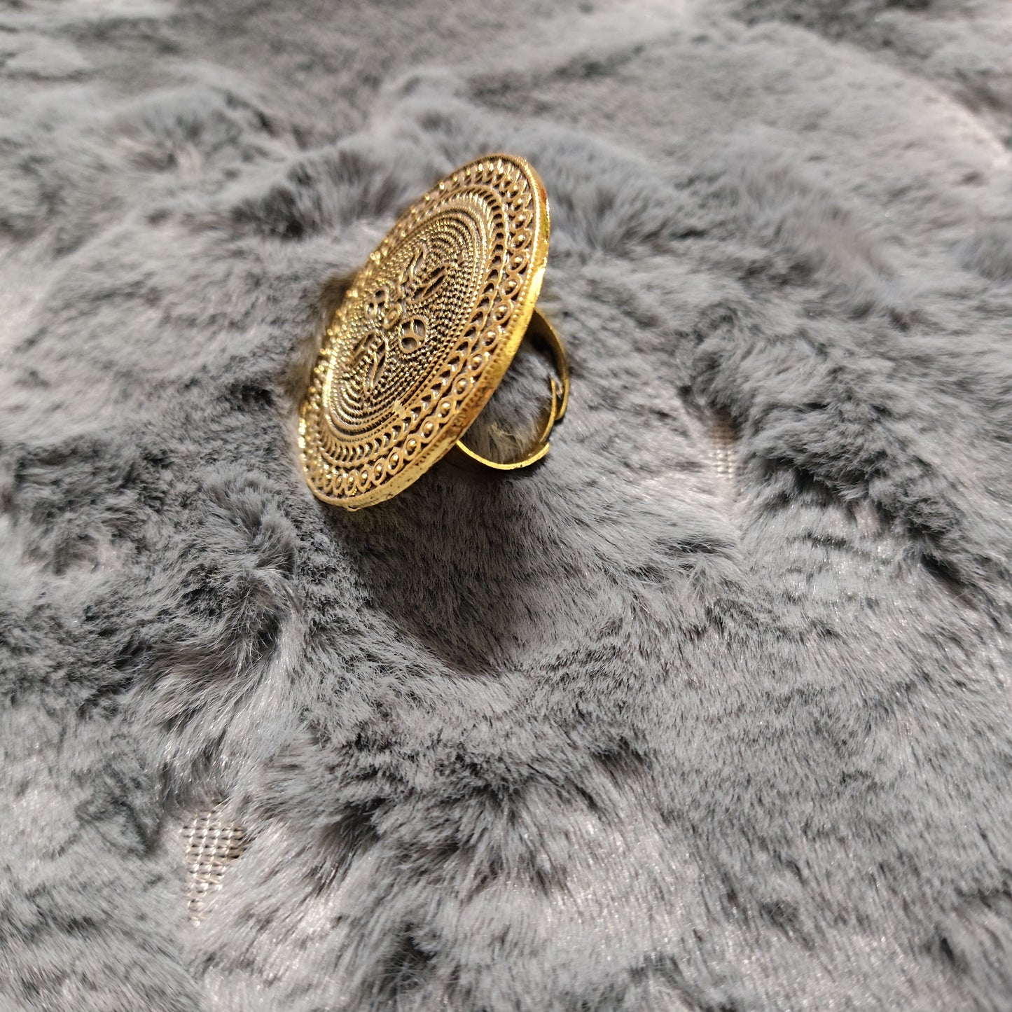 Golden Antique Daisy Ring