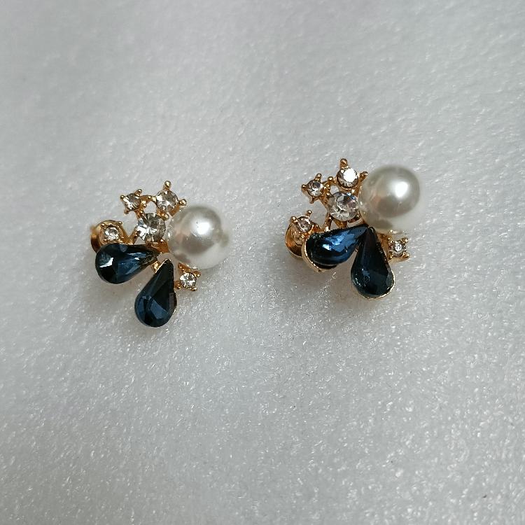 Pearl and blue crystal cluster stud Korean Fashion earrings