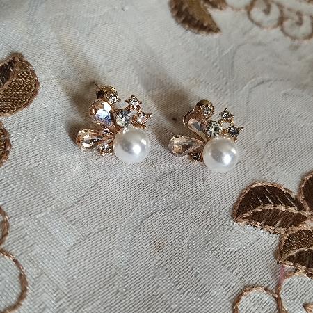 Pearl and pink crystal cluster stud Korean Fashion earrings