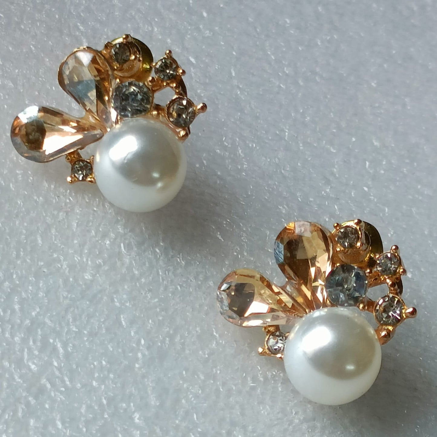Pearl and yellow crystal cluster stud Korean Fashion earrings