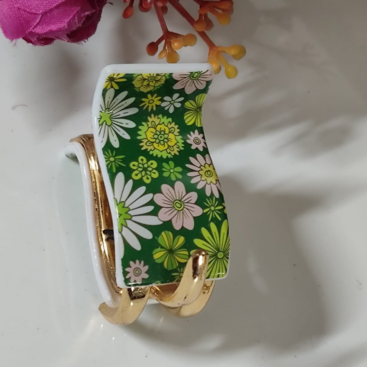 Daisy Glow Floral Hair Clips