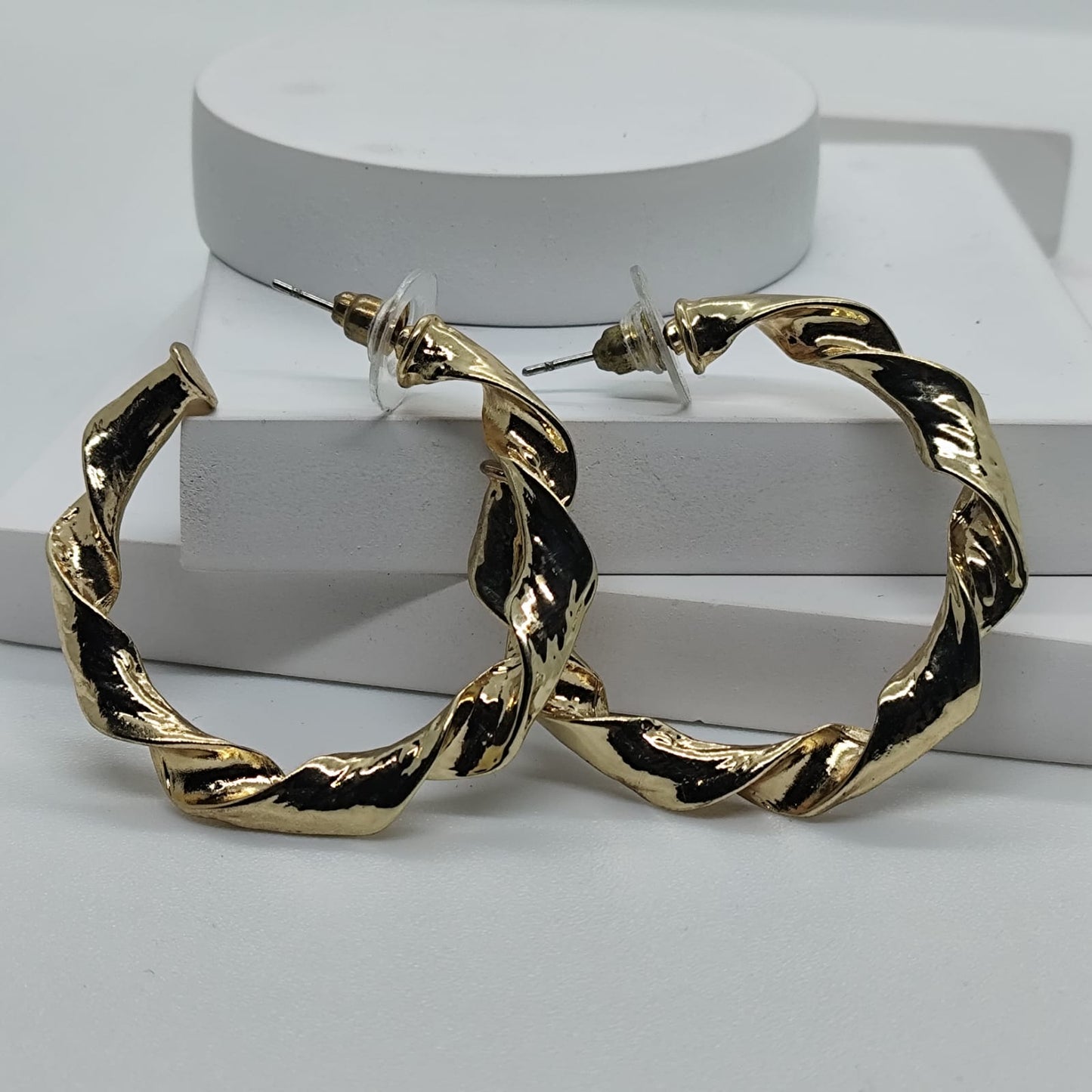 Twist & Shine Hoop Earring
