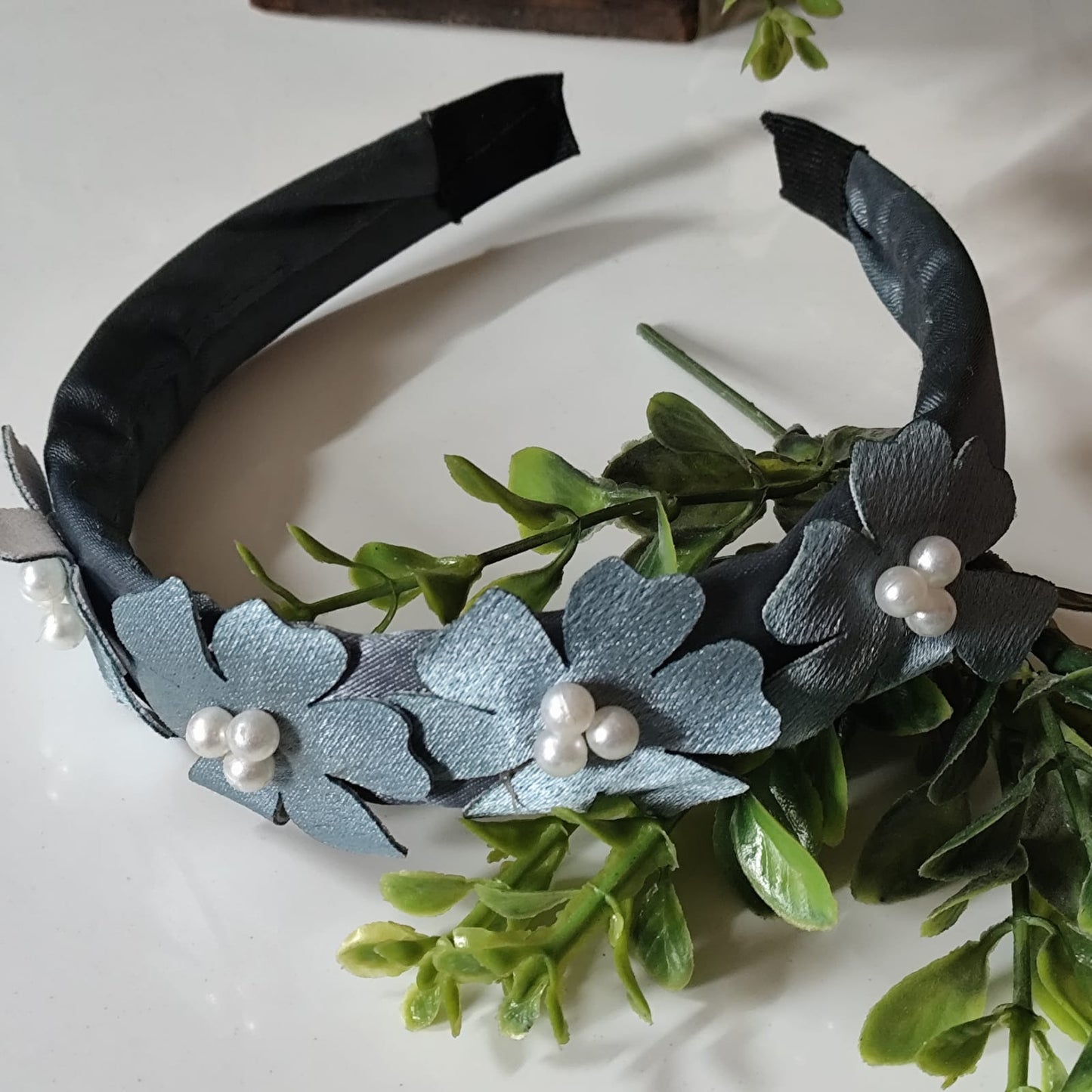 Grey Petal Pearl Hairband