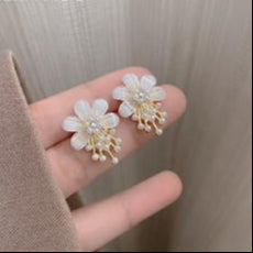 Pearl White Lily Stud Earring