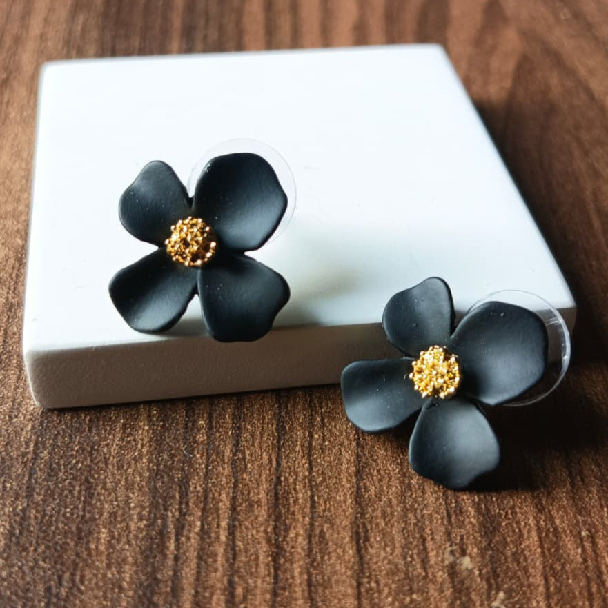 Daisy Black Floral Stud Earring