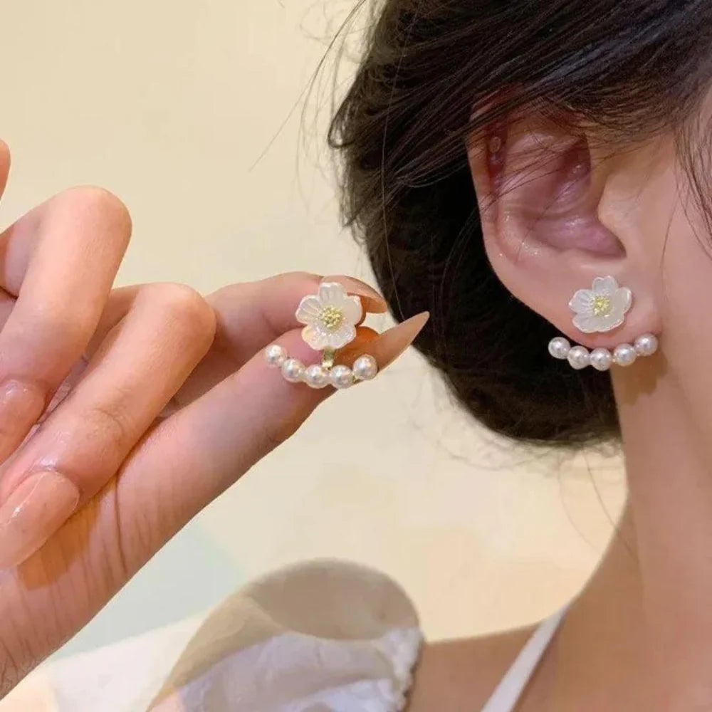 White flower cluster Minimal Stud