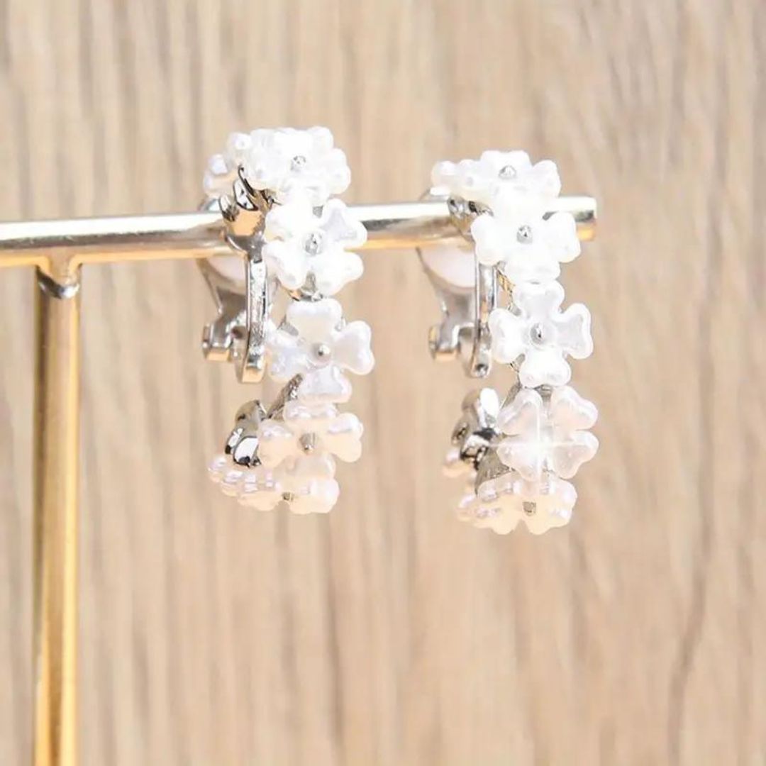 White floral hoop Korean Fashion earrings