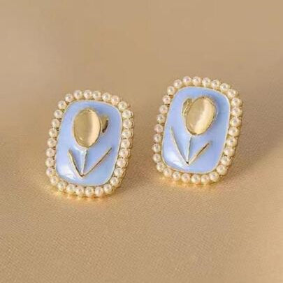 Tulip Pearl Stud Earring