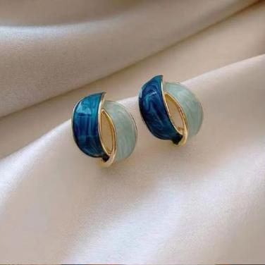 Dual-Color Loop Minimal Earrings_1.7 cm X 1.4 cm